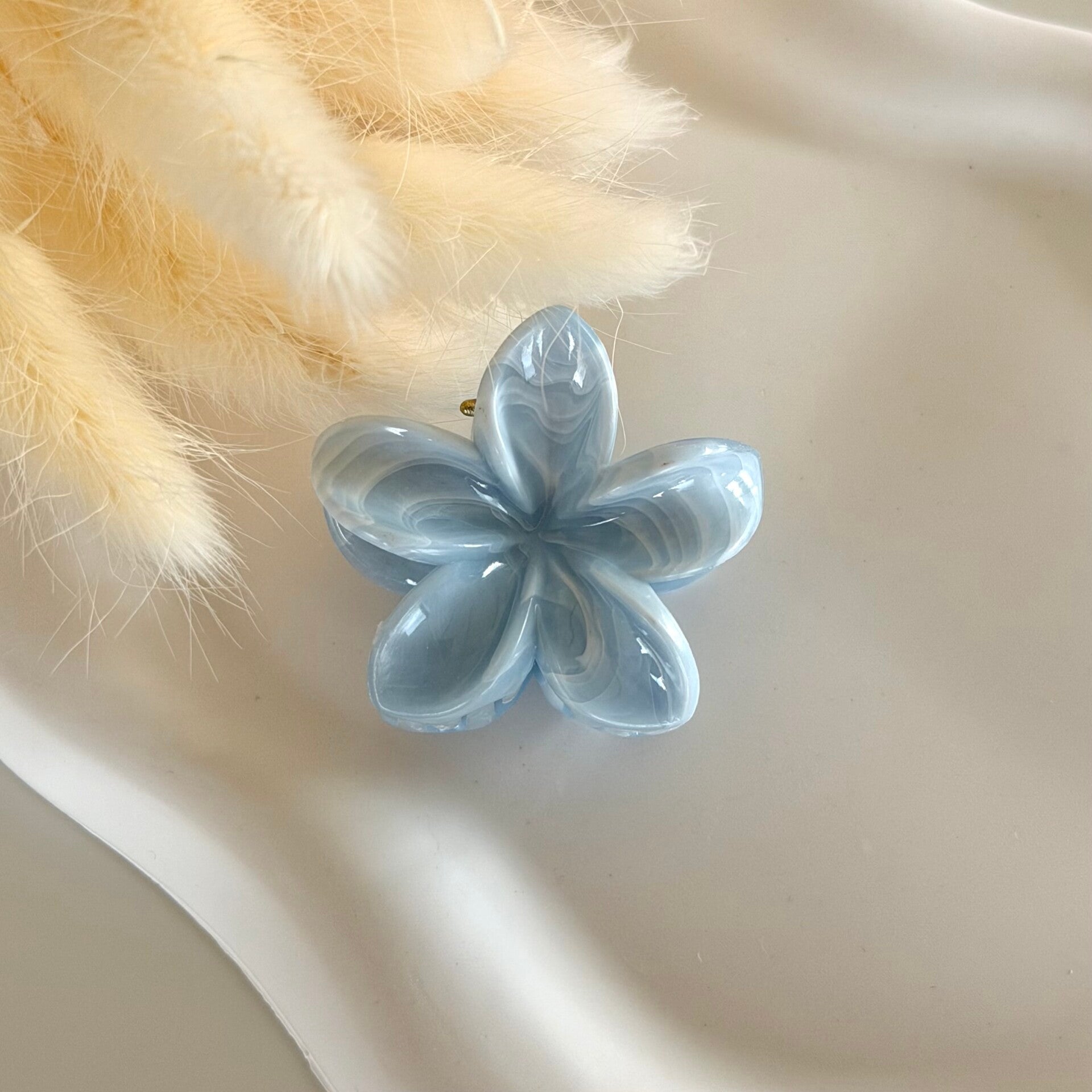 Lily hairclip marble blue small