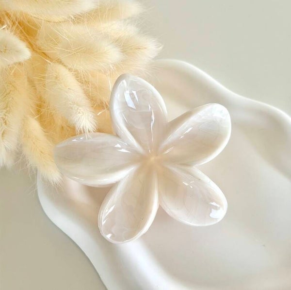 Lily hairclip marble white large