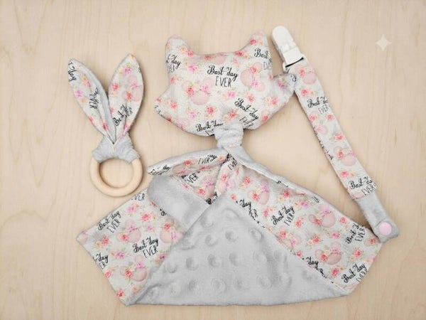 Lot Doudou , attache-tétine et hochet Disney