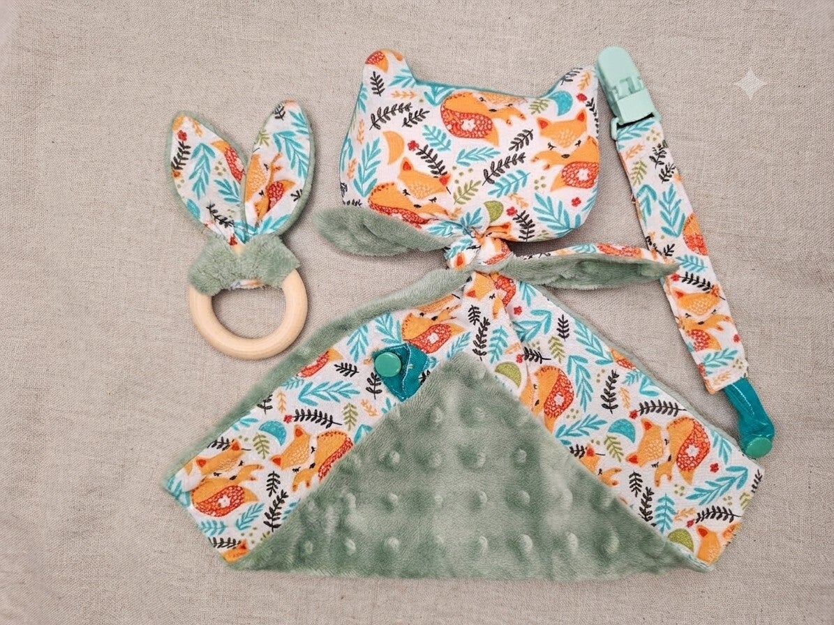 Lot Doudou , attache-tétine et hochet Renard