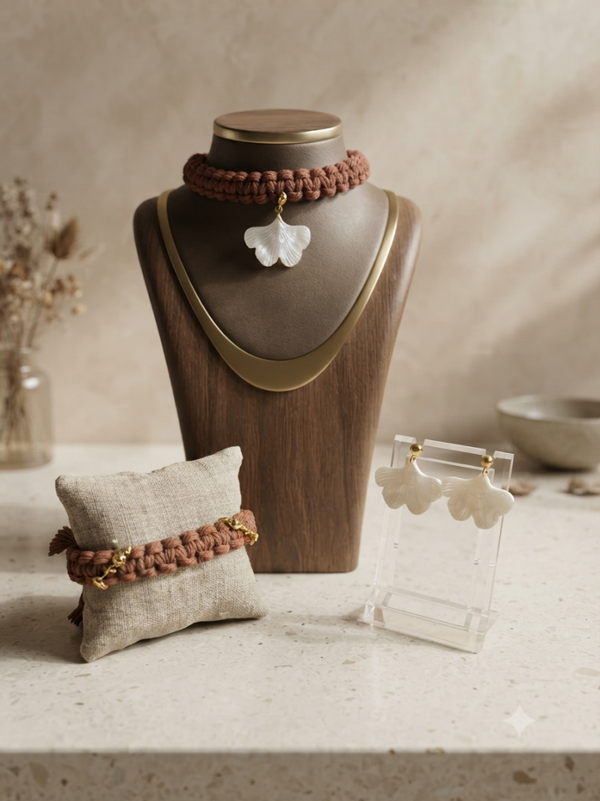 Parure en Macramé Marron/ Rouge , thème Fleurs, dorée