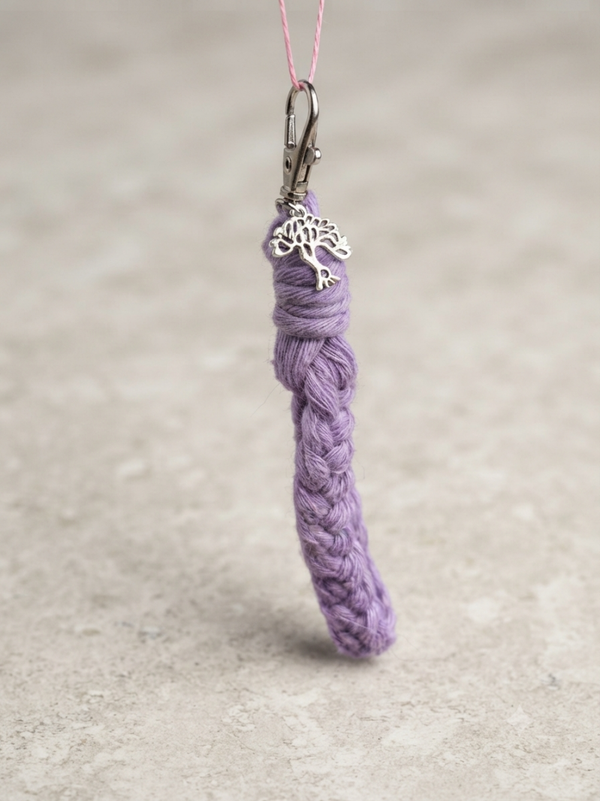 Porte clés en Macramé violet