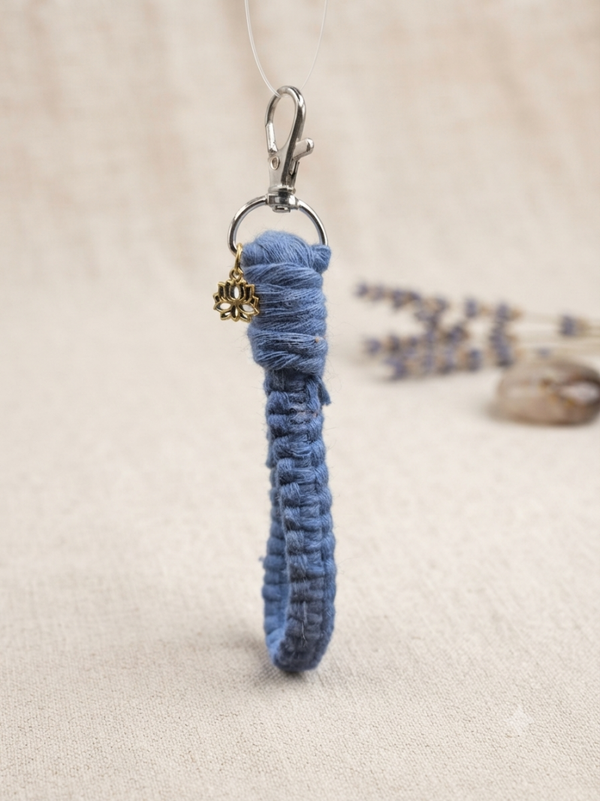 Porte clés en Macramé bleu