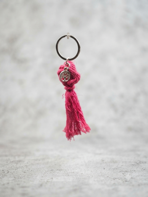 Porte clés en Macramé Fushia