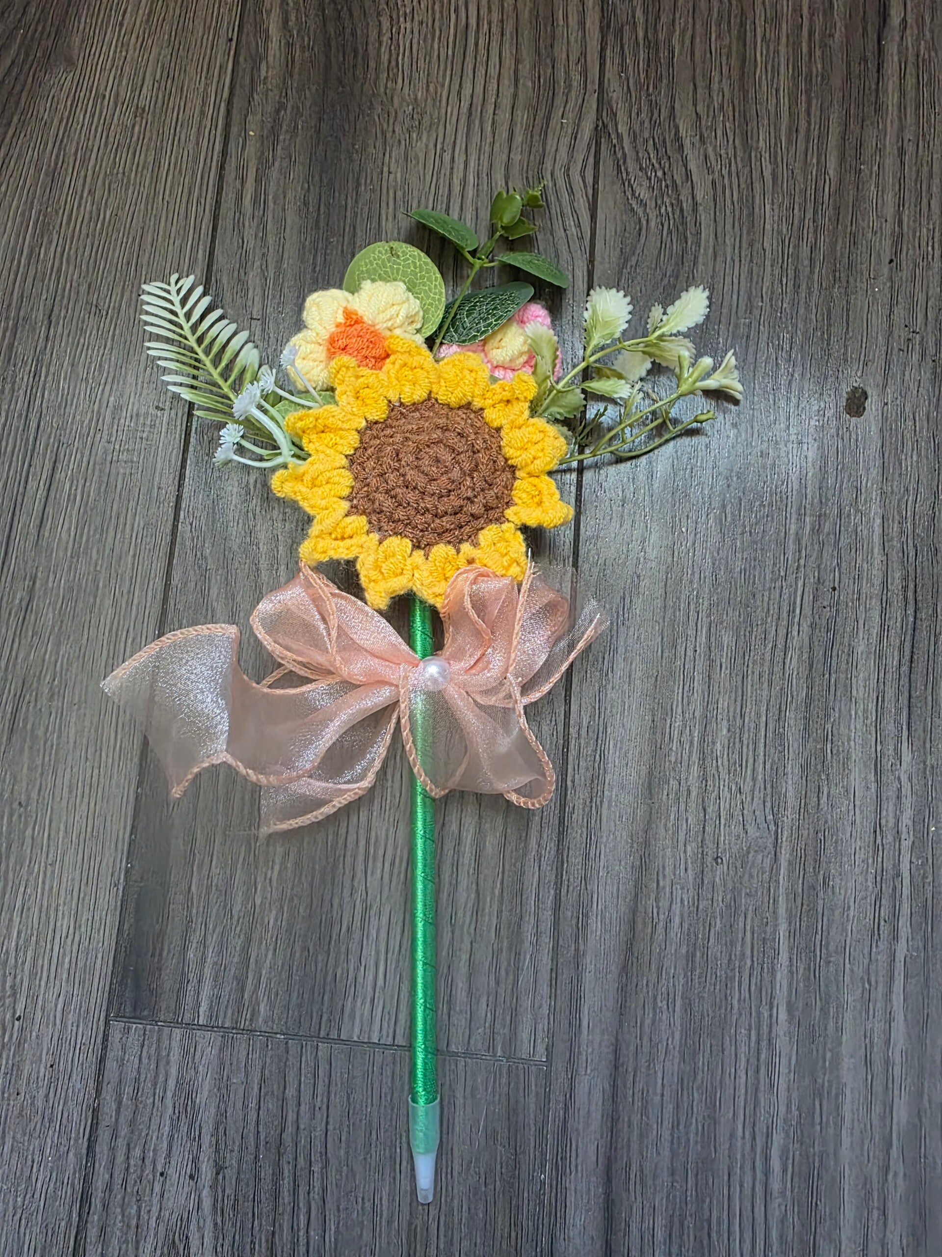 Crochet knitted sunflower ink pen