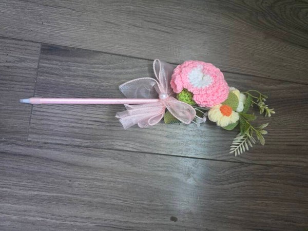 Crochet knitted carnation ink pen