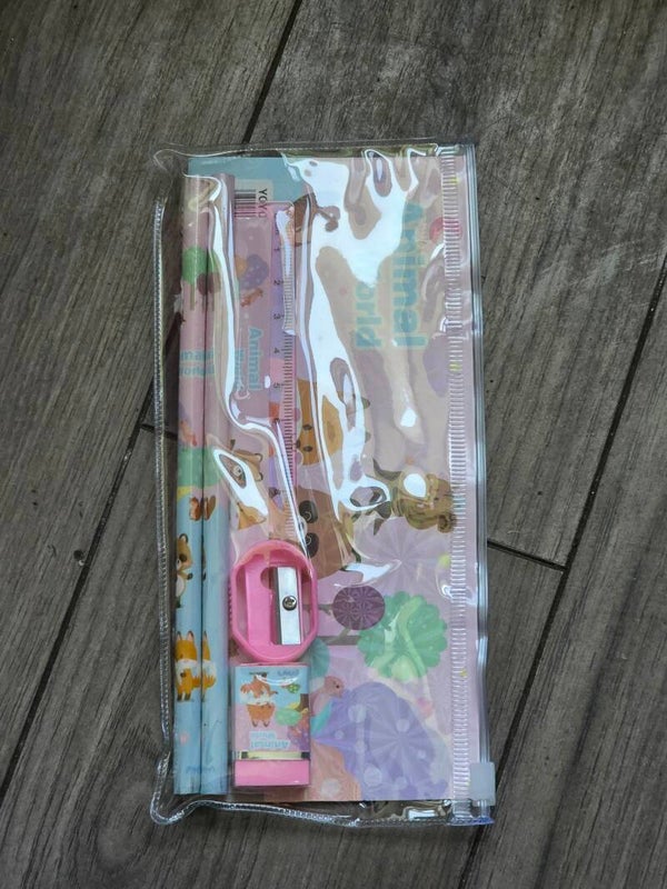 Animal world themed stationary set