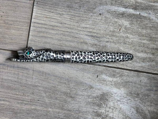 Luxury Silver colored metal leopard ink pen