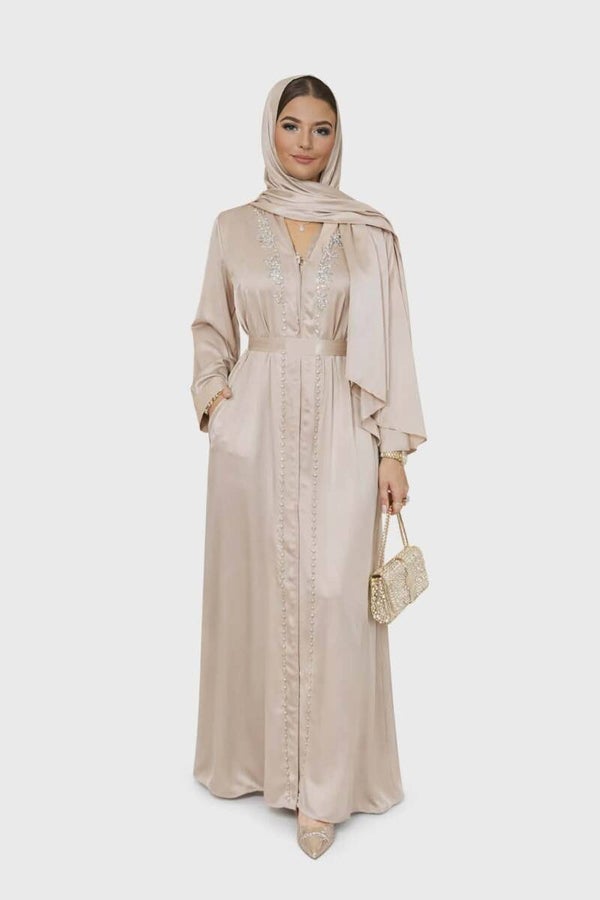 Abaya satinée beige avec hijab assorti – Élégante et chic