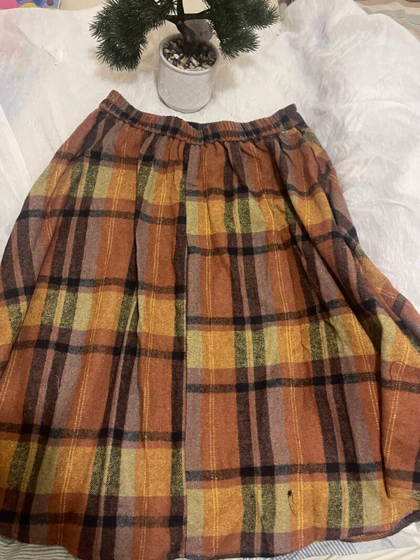 Large brown plaid female fashion skirt