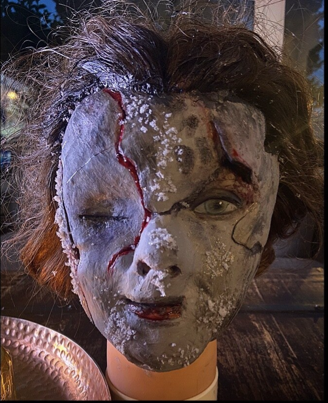 Sculpture Wolf Face Mask for the theater. Inspired by Studio 100. #blood #sfx #specialeffectsmakeup #specialeffects #selfmadeblood #grime #grimeur #theatermakeup #theaterartist #theatermakeupartist #theater #selfmade #visagiste #makeupartist #lisaschekker