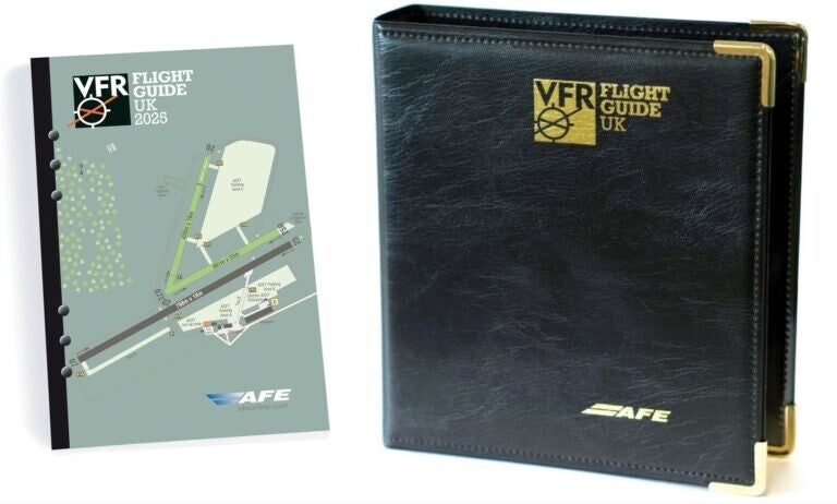 UK VFR Flight Guide 2025 – Loose Leaf + Binder