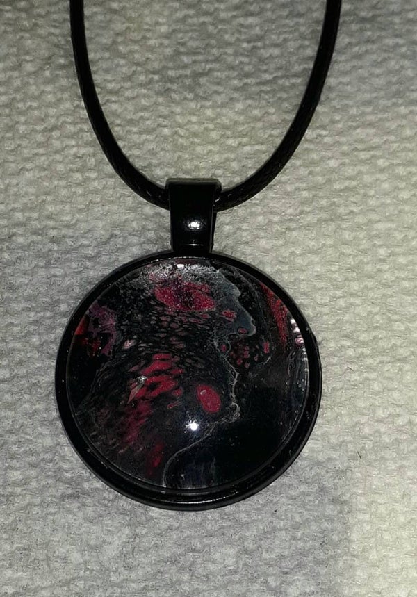 Black round necklace