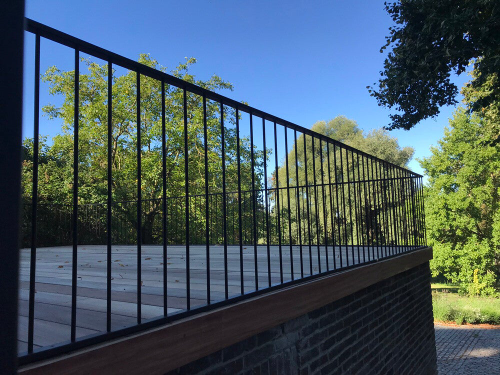 Balustrade met verticale spijlen