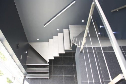 Inox trap met semi zwevende treden