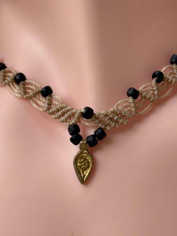 Collier micromacramé « Sahara »