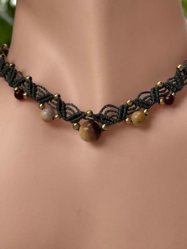 Collier micromacramé « Terre Ancienne »