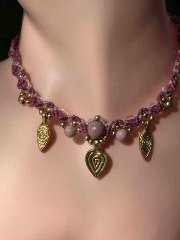 Collier micromacramé « Âme Nomade » - Mokaîte et breloques laiton tribales