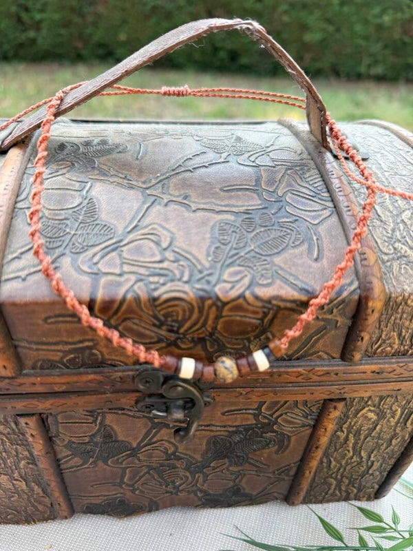 Collier micromacramé « Terre Rouge »