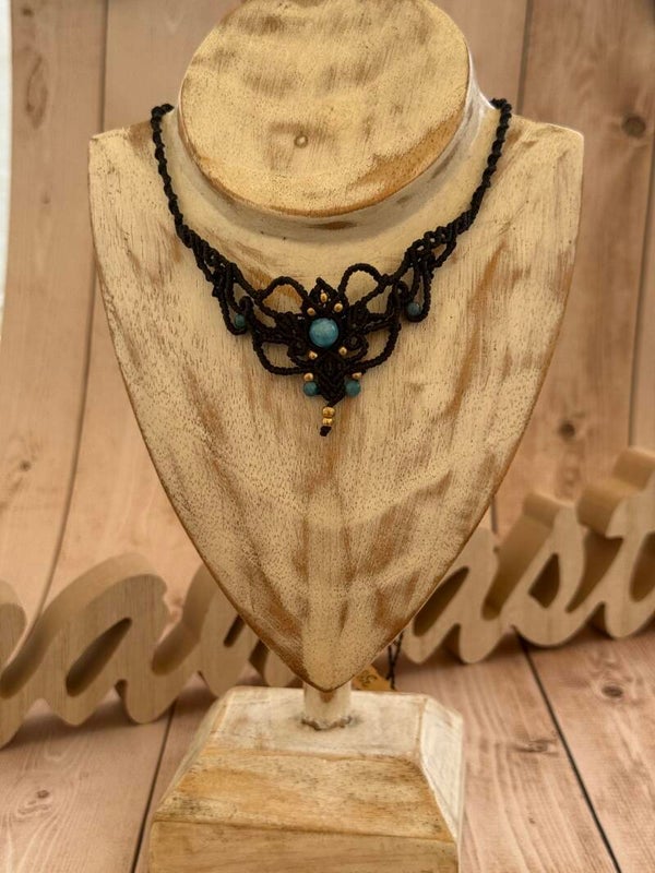 Odyssée Bleue — Collier micro-macramé en Apatite