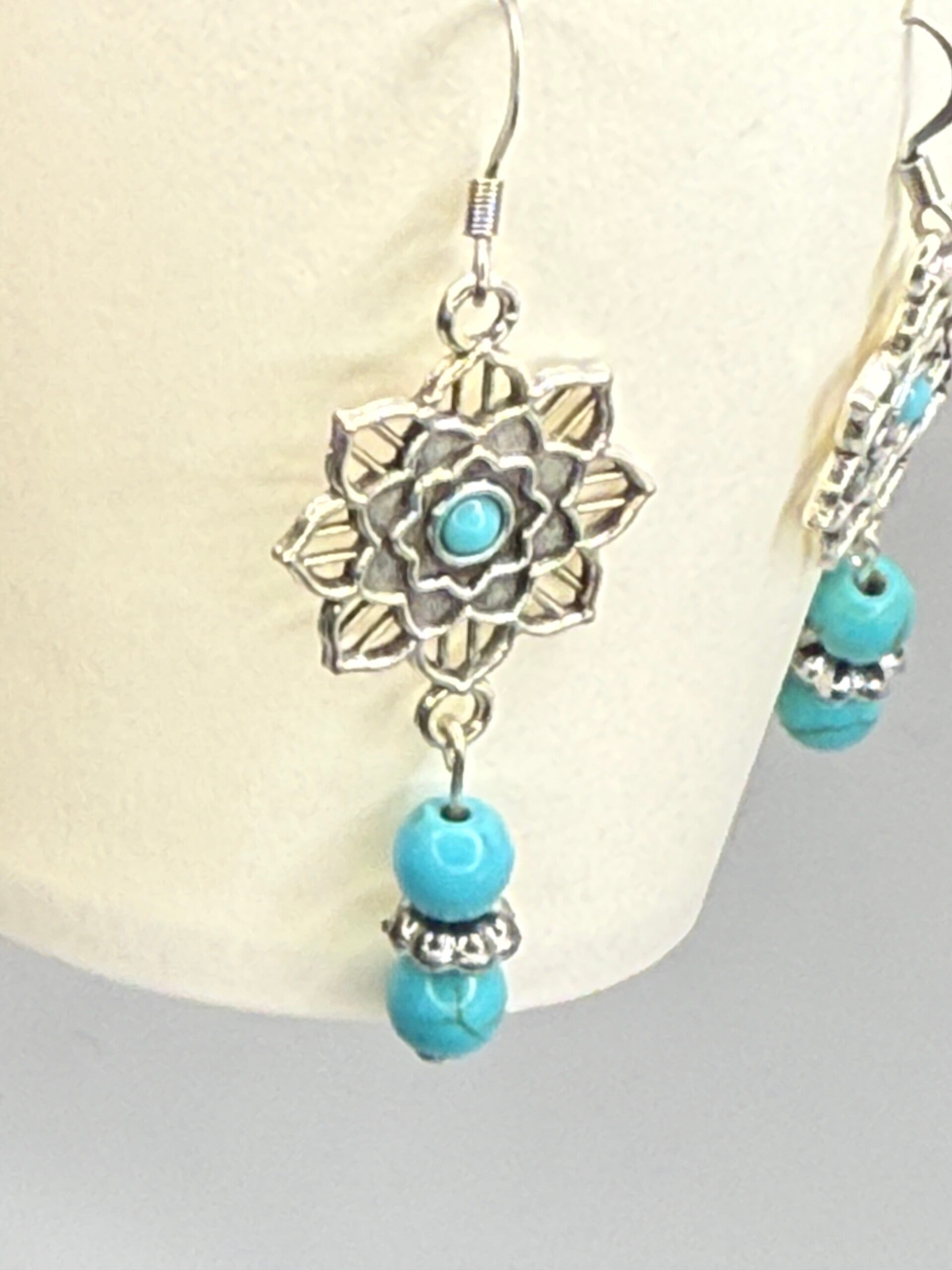 Boucles d’oreilles « pierres bleues »