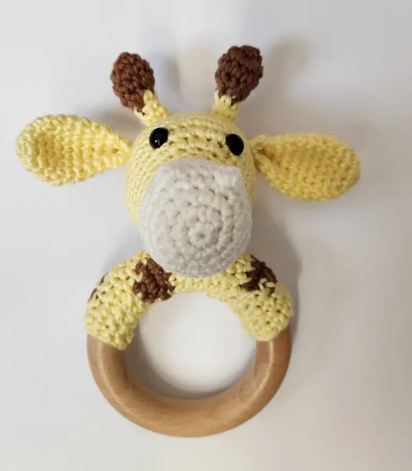 Haakpatroon bijtring/rammelaar Giraffe Rafäel