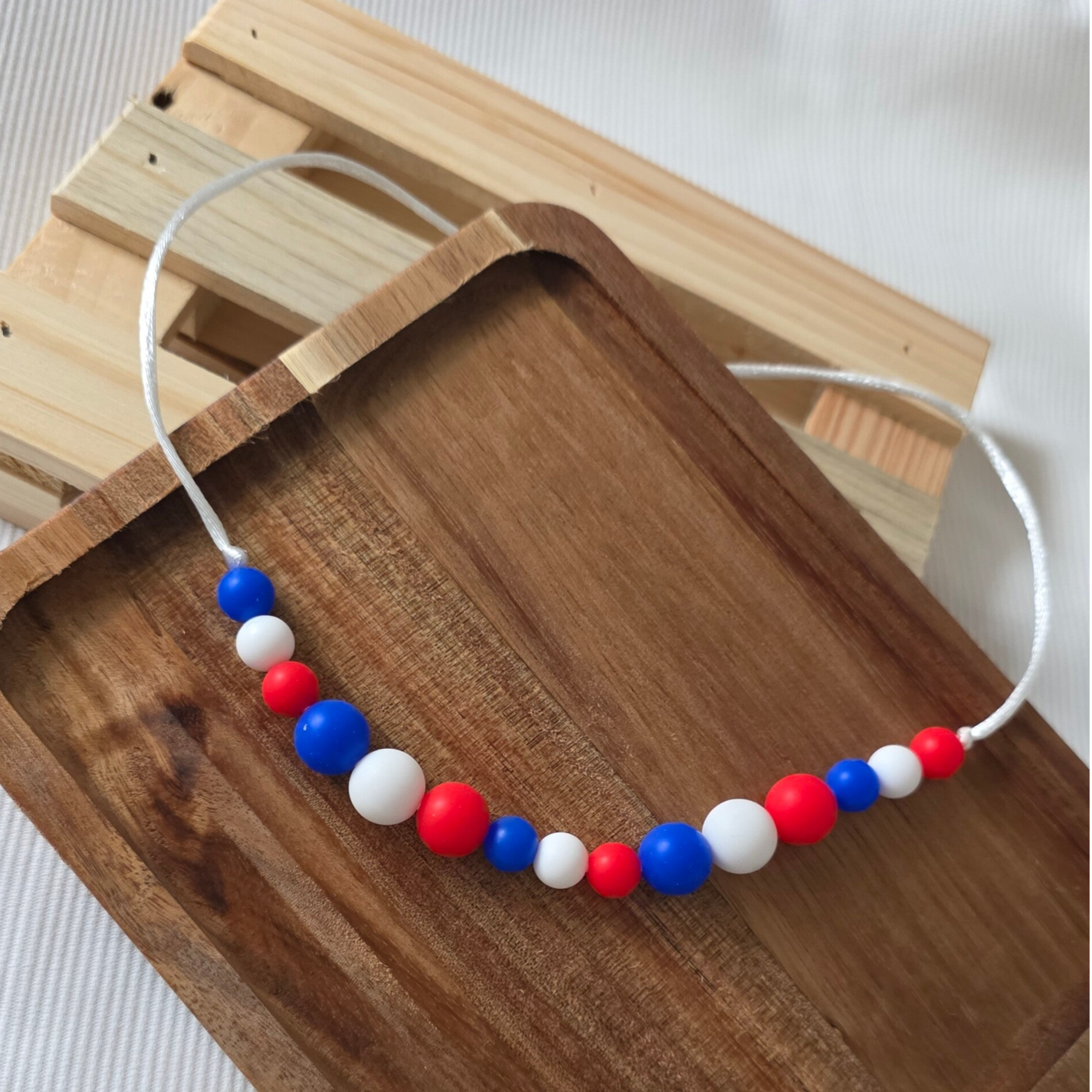 Rood/wit/blauwe kralenketting