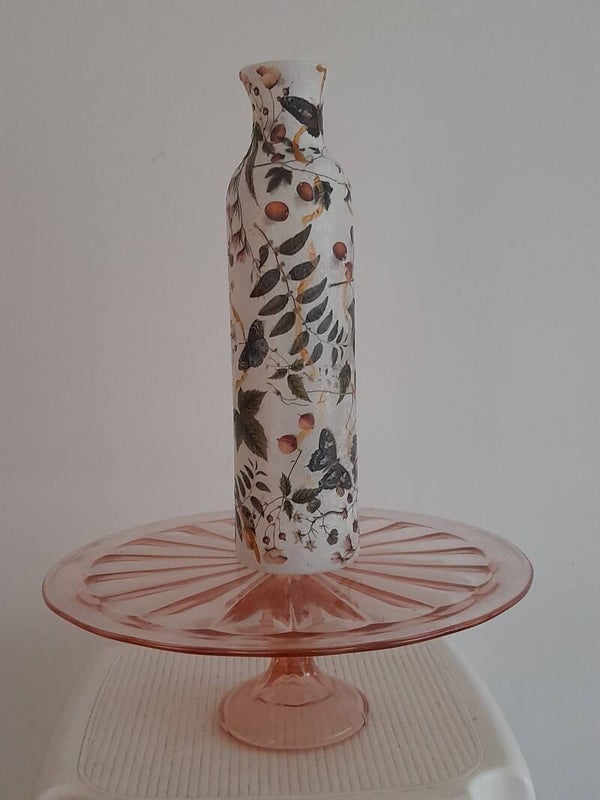 Langwerpige vaas met vlinders