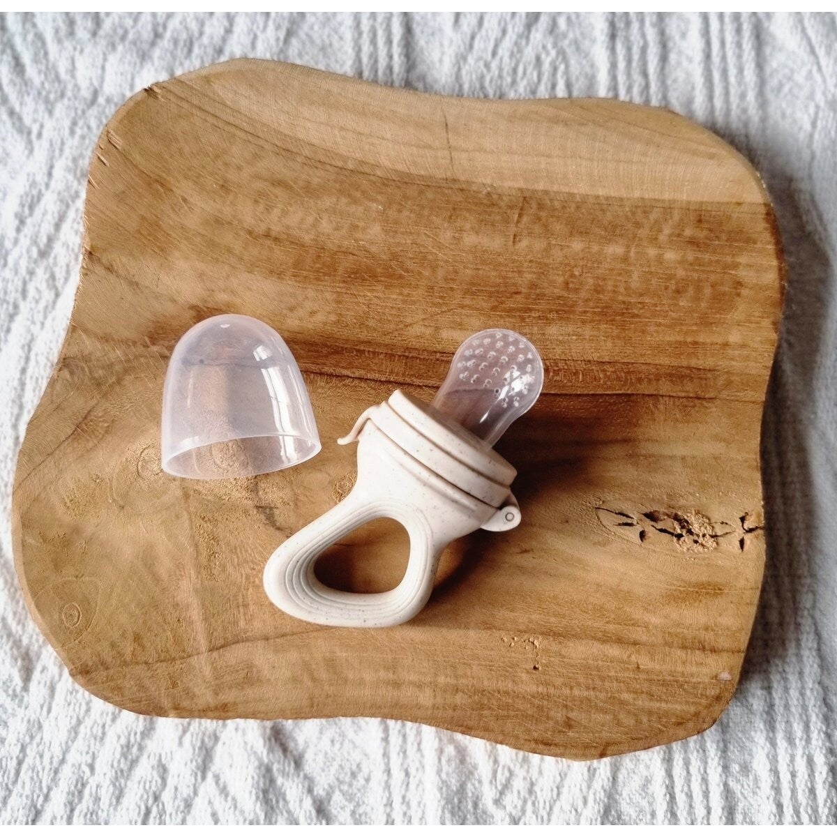 Rammelaartje Fruit Feeder Fopspeen Beige gestippeld