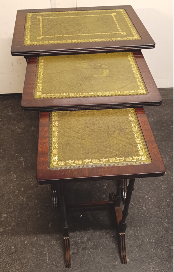 Vintage Satztische aus holz und Leder