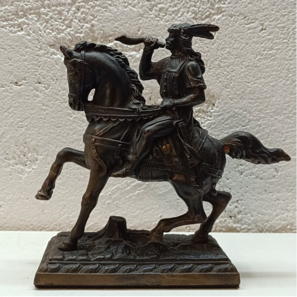 Alte Reiterfigur DEP/ Skulptur Indianer auf dem Pferd mit Horn