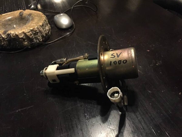 benzinepomp suzuki sv 1000