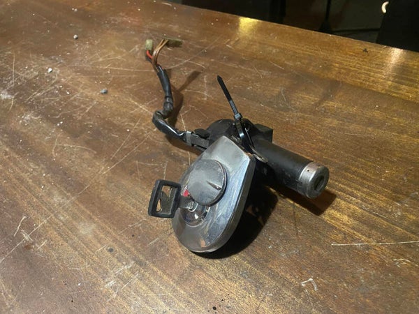 contactslot honda vt 500 shadow met tankdop 1983