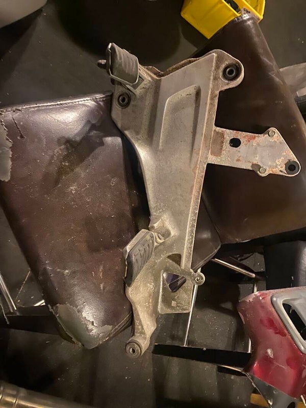 voetsteunen links honda st 1100 pan european