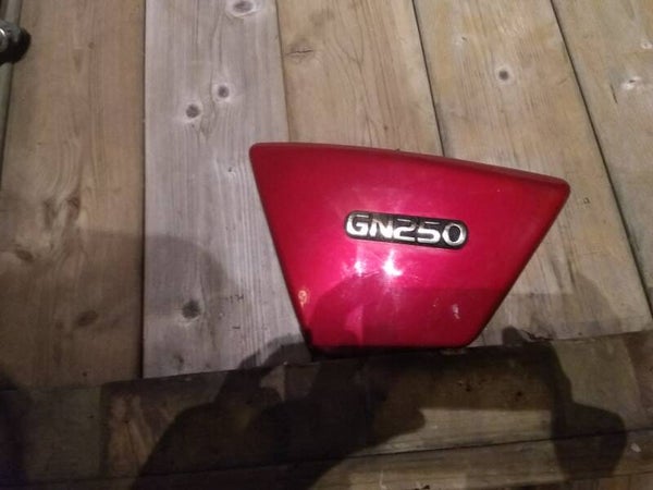 zijkap links suzuki gn 250 2