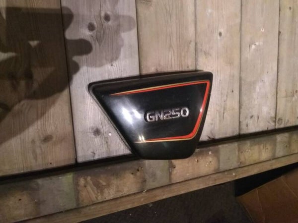 zijkap rechts suzuki gn 250