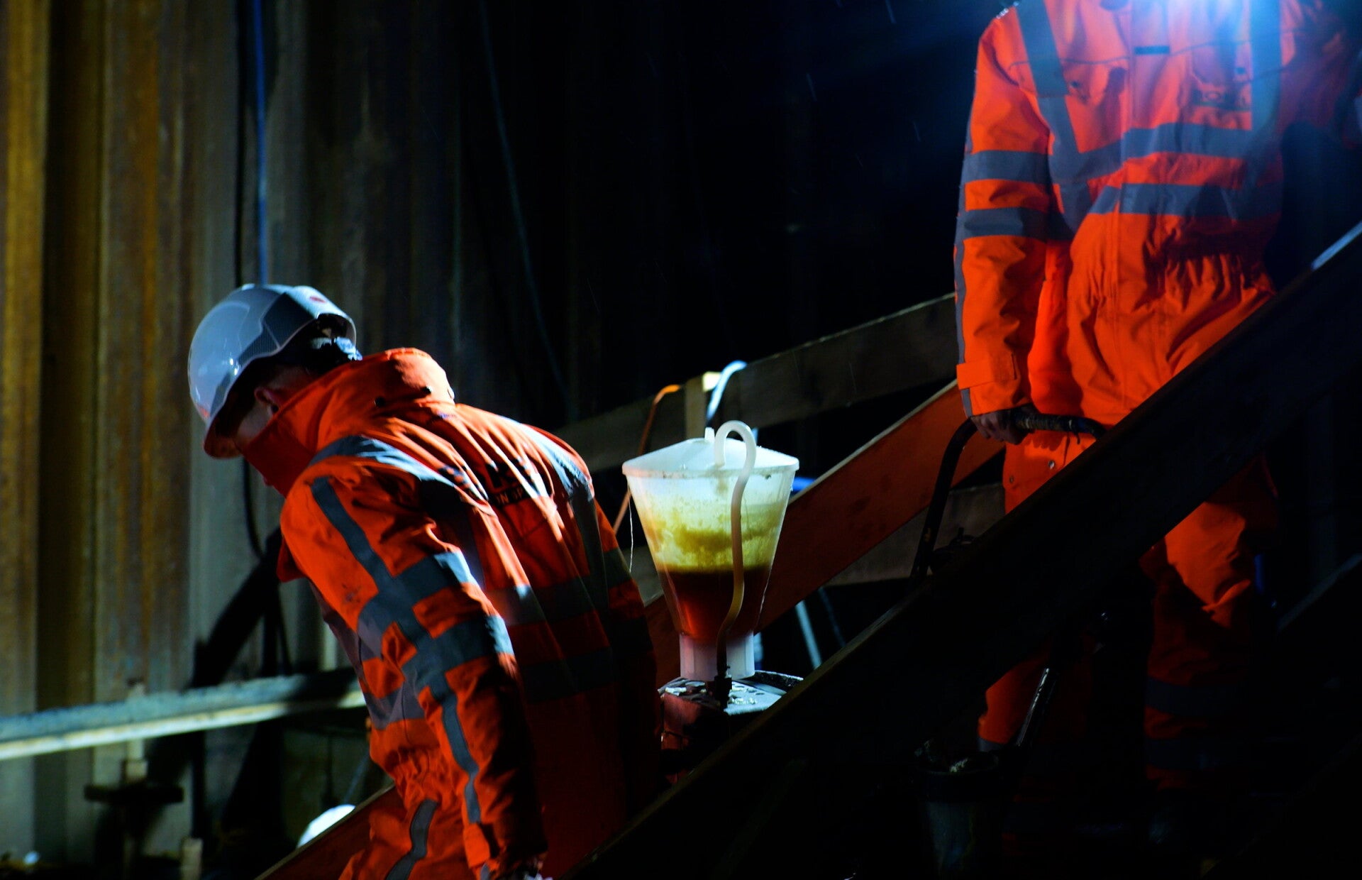 BORÈL specialist inspecting a concrete structural element for leakage