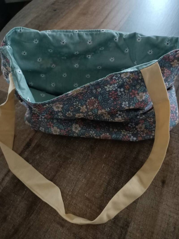🌼 Handgemaakte Tote Bag – Vintage charme met een speelse twist