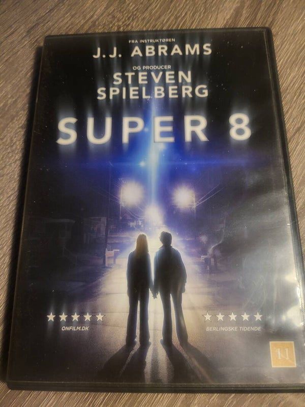 SUPER 8 DVD
