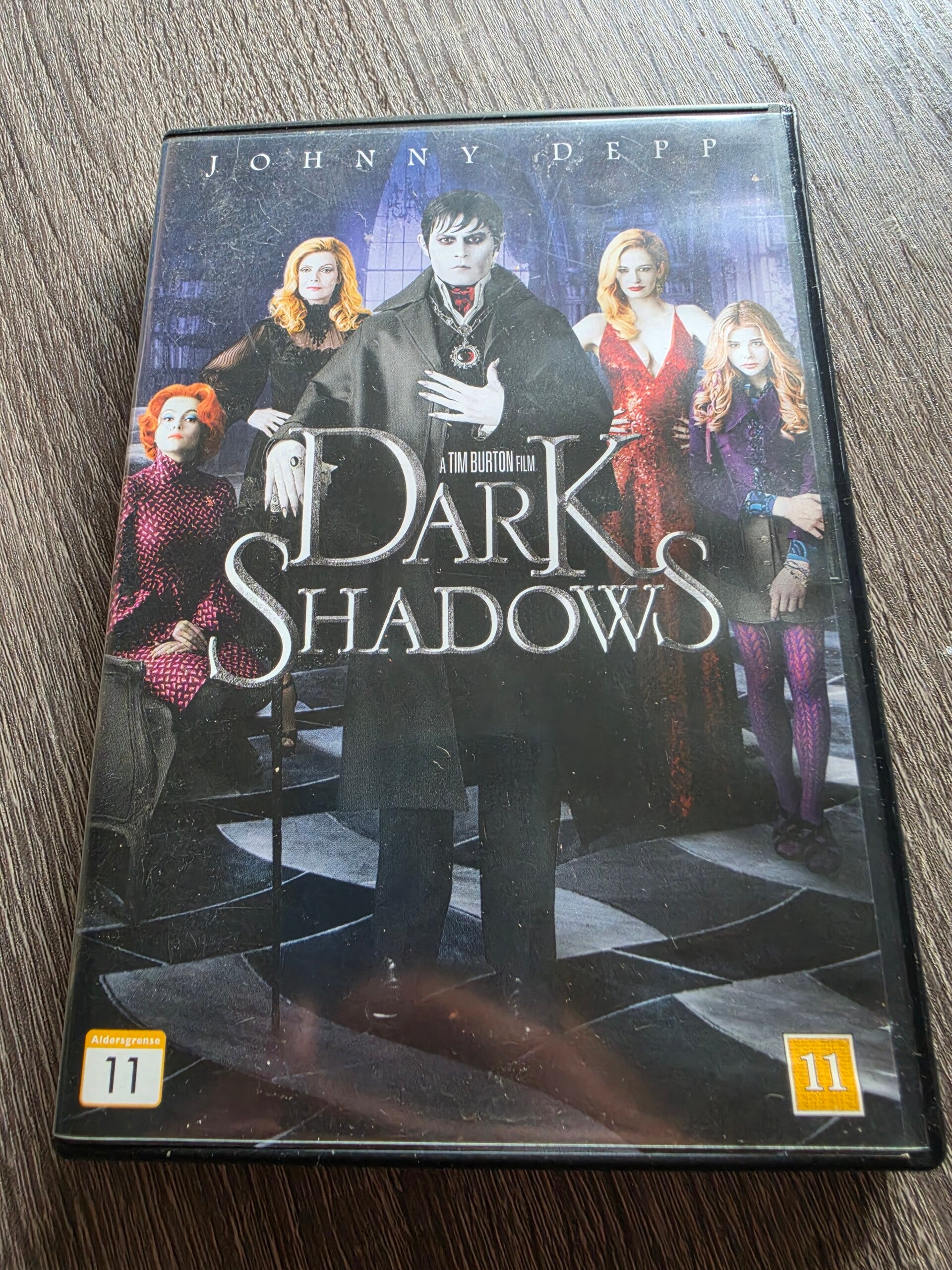 Dark Shadows DVD