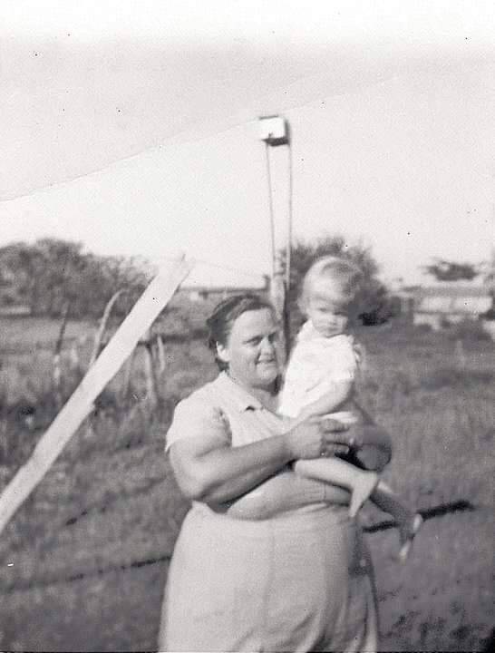 pauline-greer-lunsford-holding-margaret-lee-2-standard.jpg
