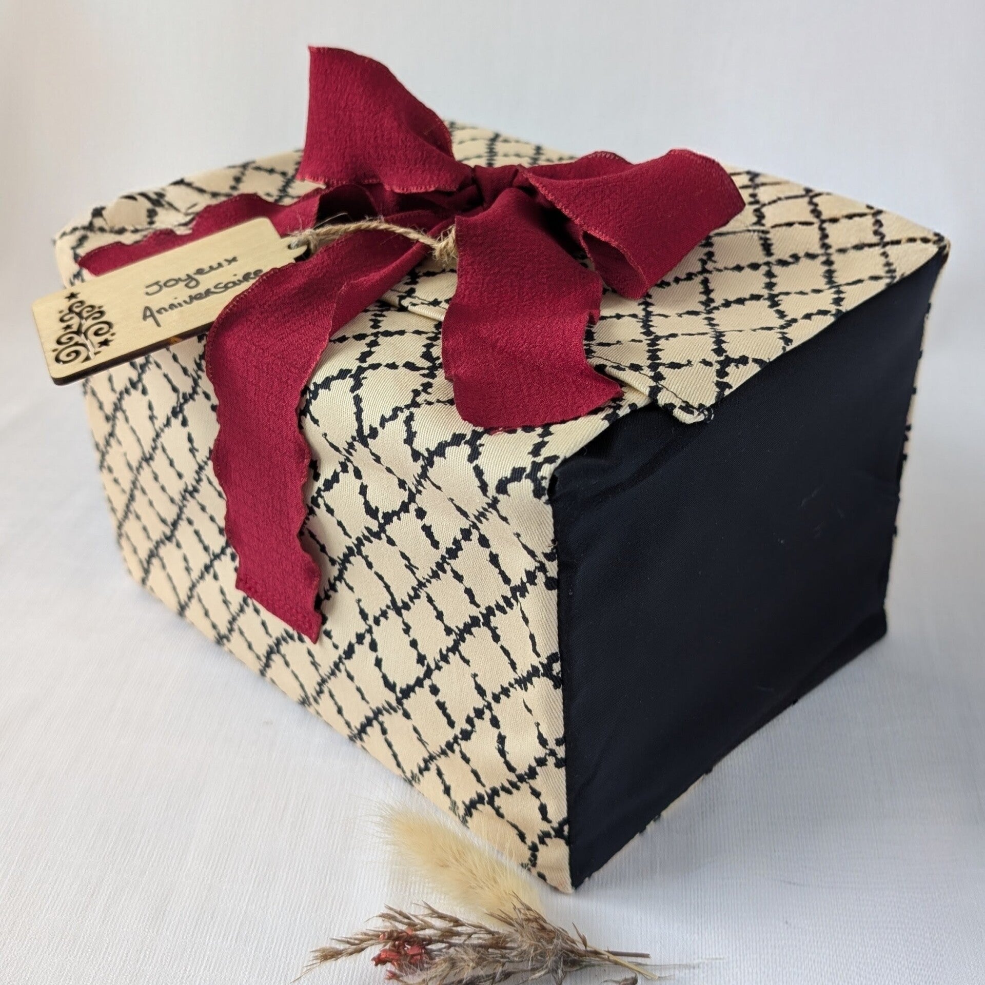 paquet cadeau en tissu zéro déchet avec ruban Graphite TisCado