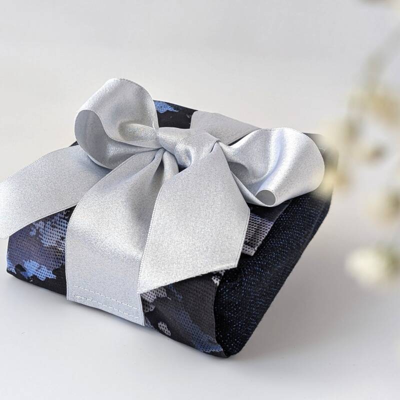 Paquet cadeau en tissu original avec ruban Azurite - petit foramt Tiscado