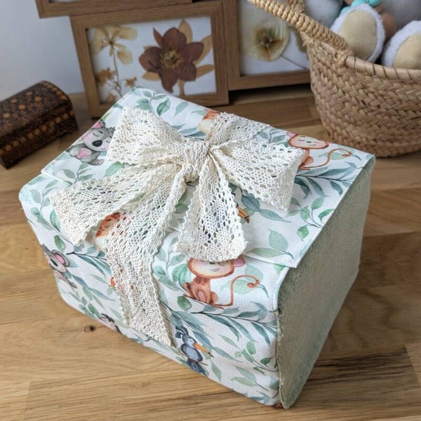 Boîte cadeau naissance en tissu réutilisable – Koa