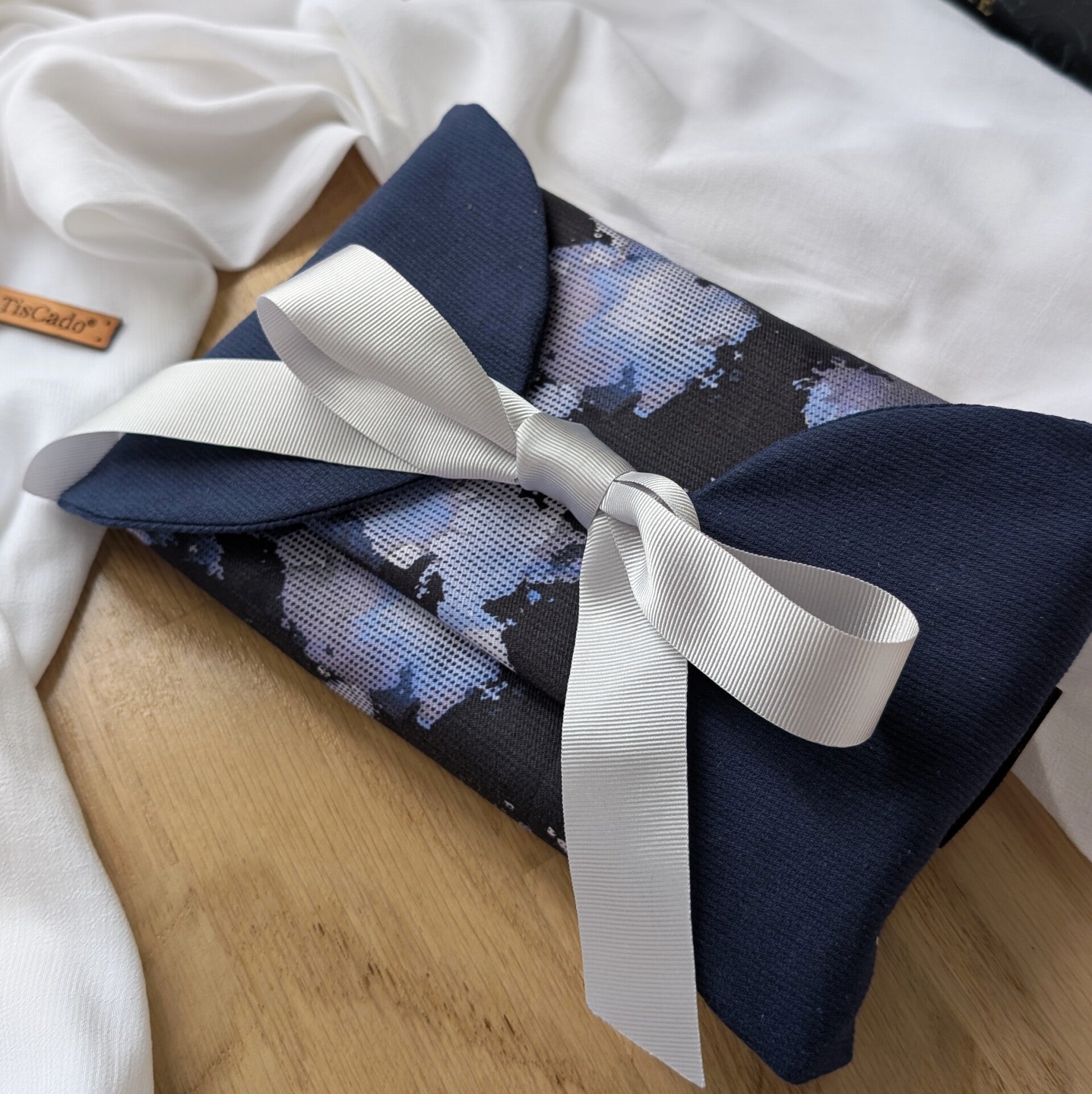 Pochette livre de poche en tissu – Éclipse