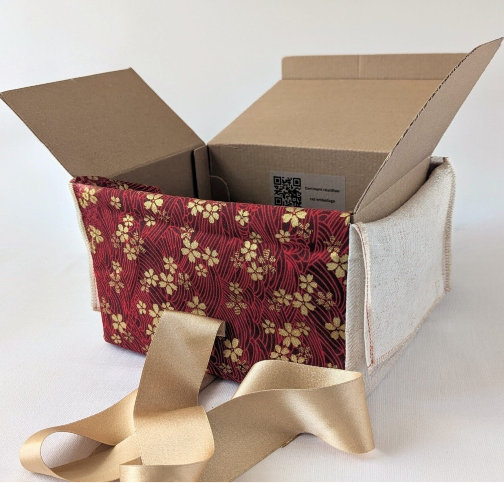 Paquet cadeau tissu avec ruban Hana TisCado grand format