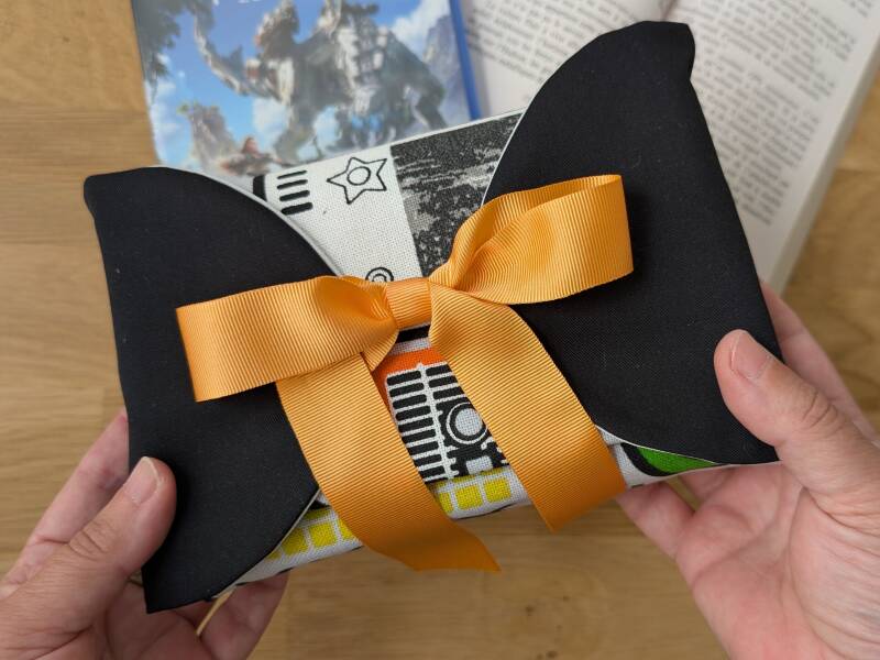 pochette cadeau livre Pixel pop pour livre de poche et petit objet plat