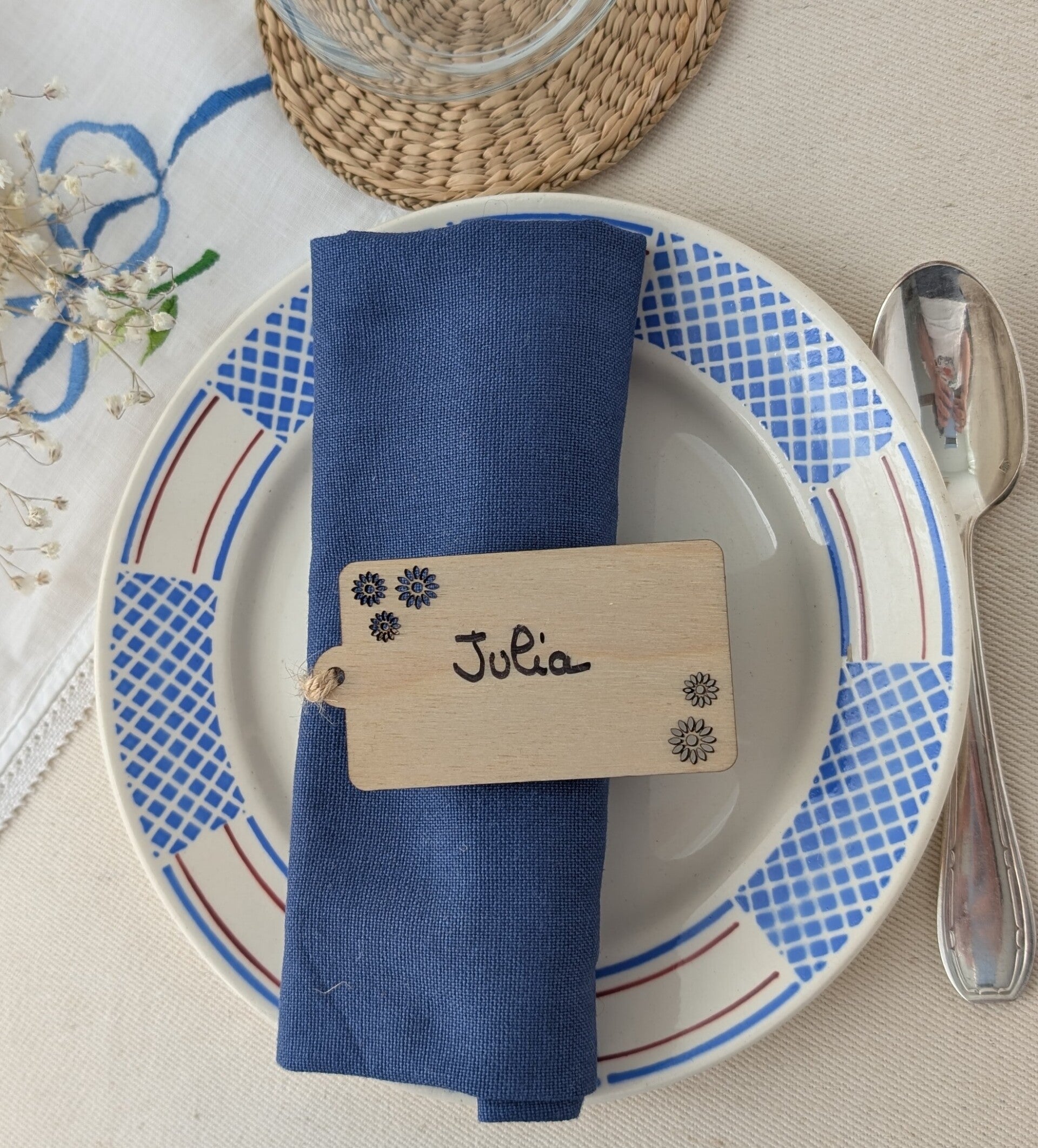 Marque place bois fleur de bois pour vos tables de fêtes