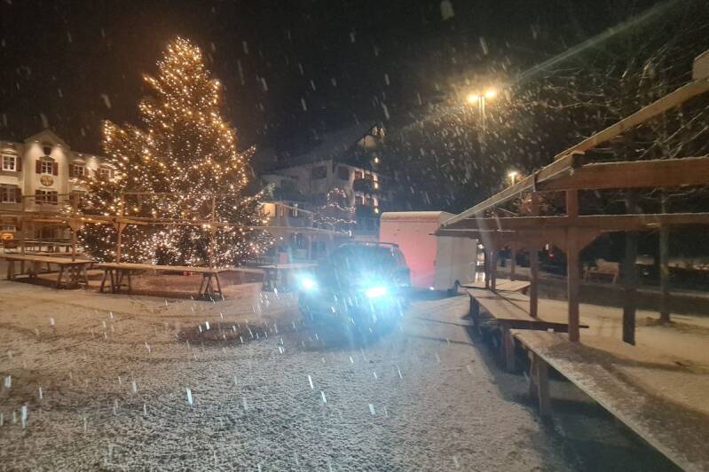 Unser Food Truck im Winter bei Schnee in Schruns