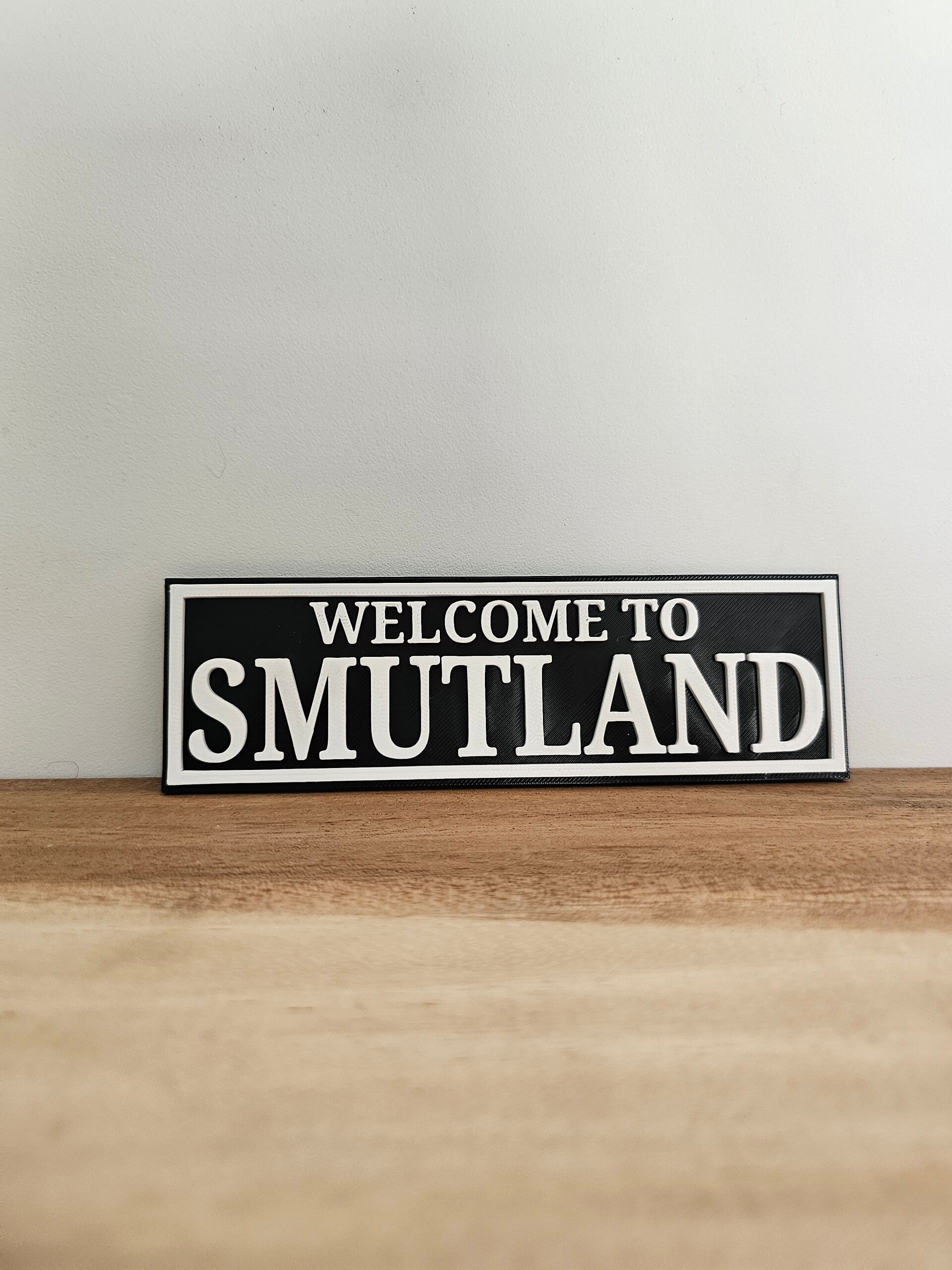 bookshelf sign - Smutland